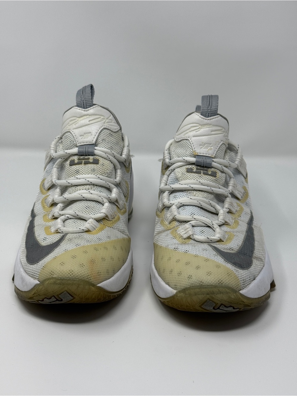 Size 6.5Y-Nike Boys Lebron James Xiii 834347-100 White Basketball Shoes Sneakers